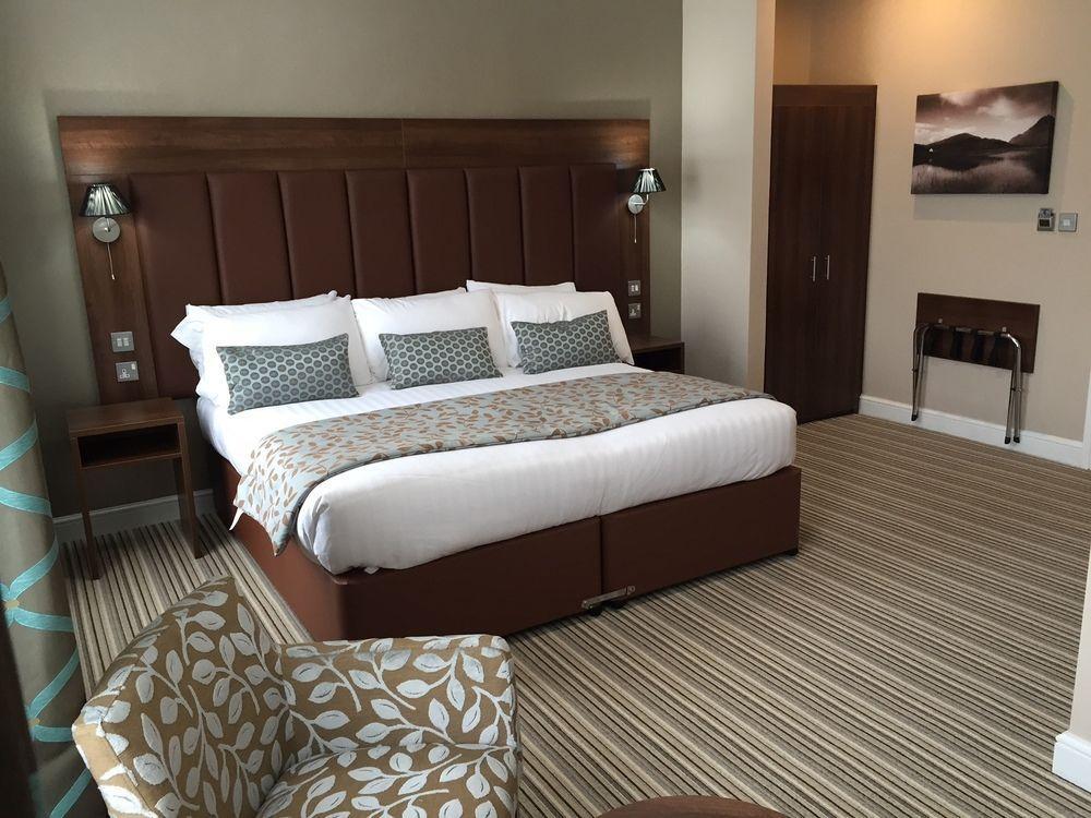 Twin Oaks Hotel Честерфилд Экстерьер фото