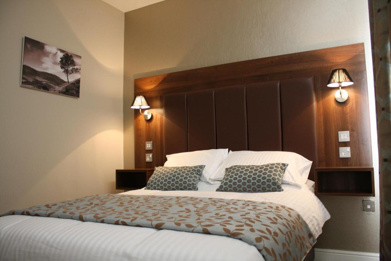 Twin Oaks Hotel Честерфилд Экстерьер фото