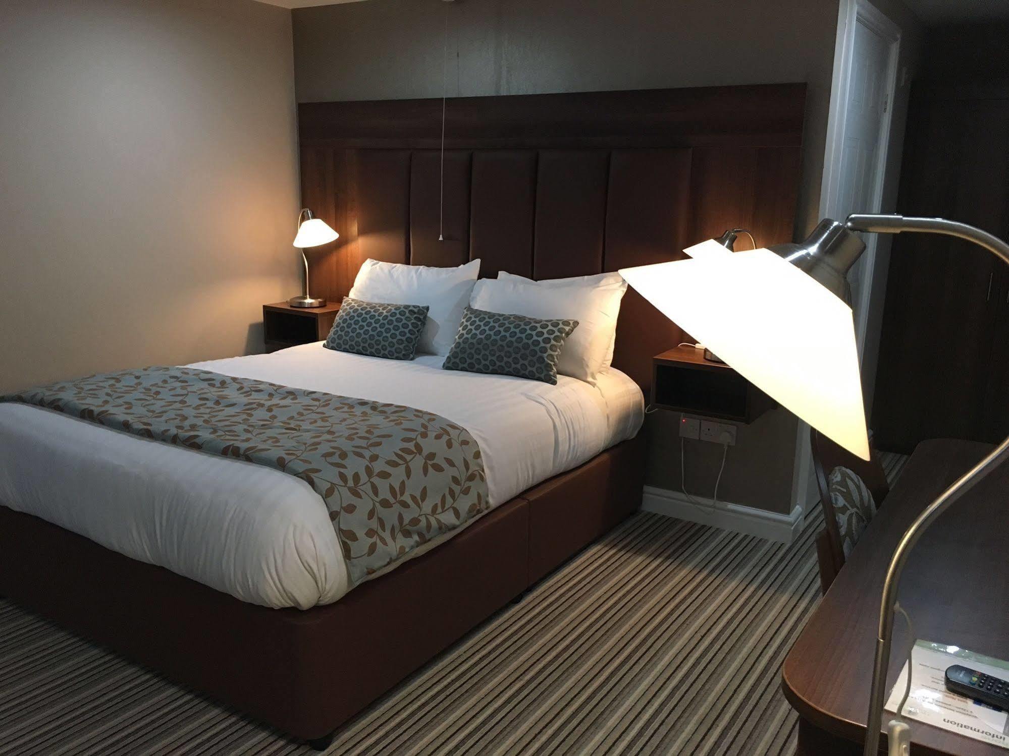Twin Oaks Hotel Честерфилд Экстерьер фото