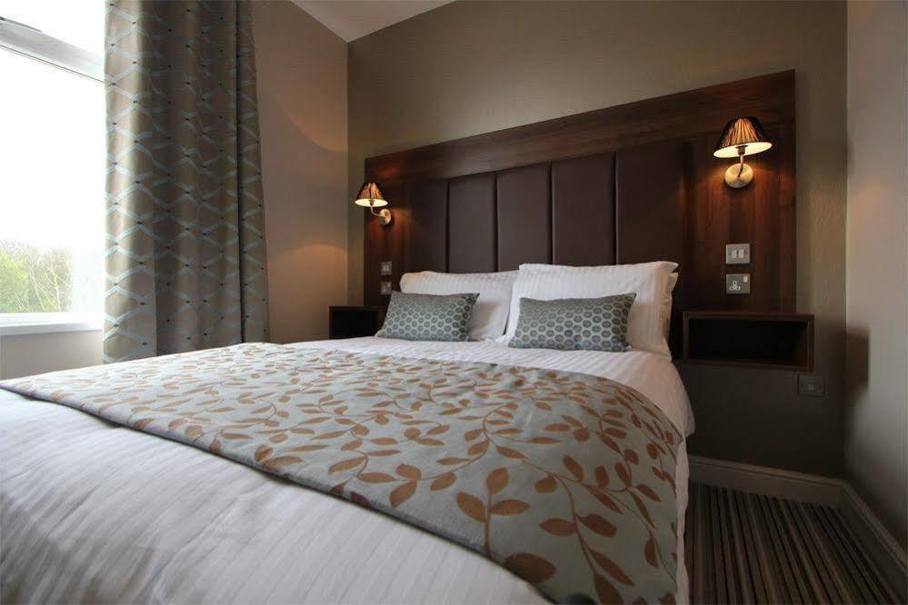 Twin Oaks Hotel Честерфилд Экстерьер фото
