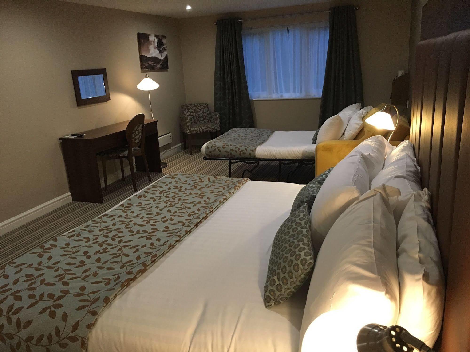 Twin Oaks Hotel Честерфилд Экстерьер фото
