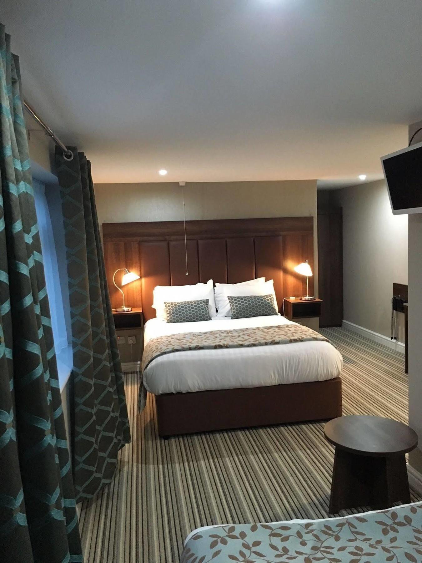 Twin Oaks Hotel Честерфилд Экстерьер фото