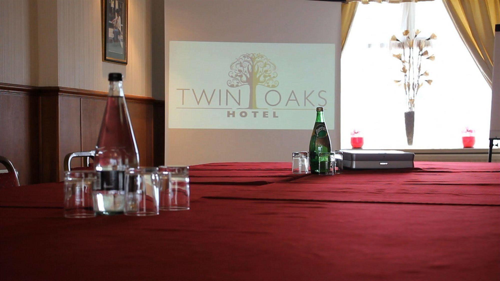 Twin Oaks Hotel Честерфилд Экстерьер фото
